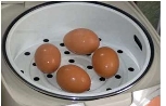 Картинки по запросу фото яйця миють
